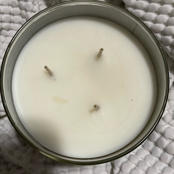 NEW-Bath & Body Works - Stranger Things Eddie’s Leather Jacket 3 Wick Candle - Picture 4 of 4